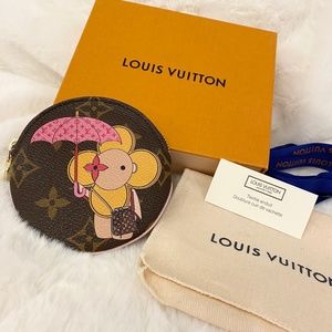 Authentic Louis Vuitton round coin pouch Japan Christmas edition